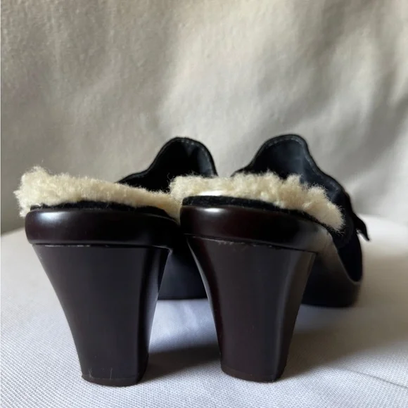 Ugg Size 7 Women’s Black Suede Shearling Heeled Clogs - Picture 9 of 16